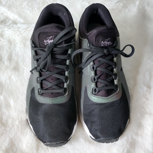 Nike Air Max Zero (Women’s 7.5) Like New! - Picture 5 of 8